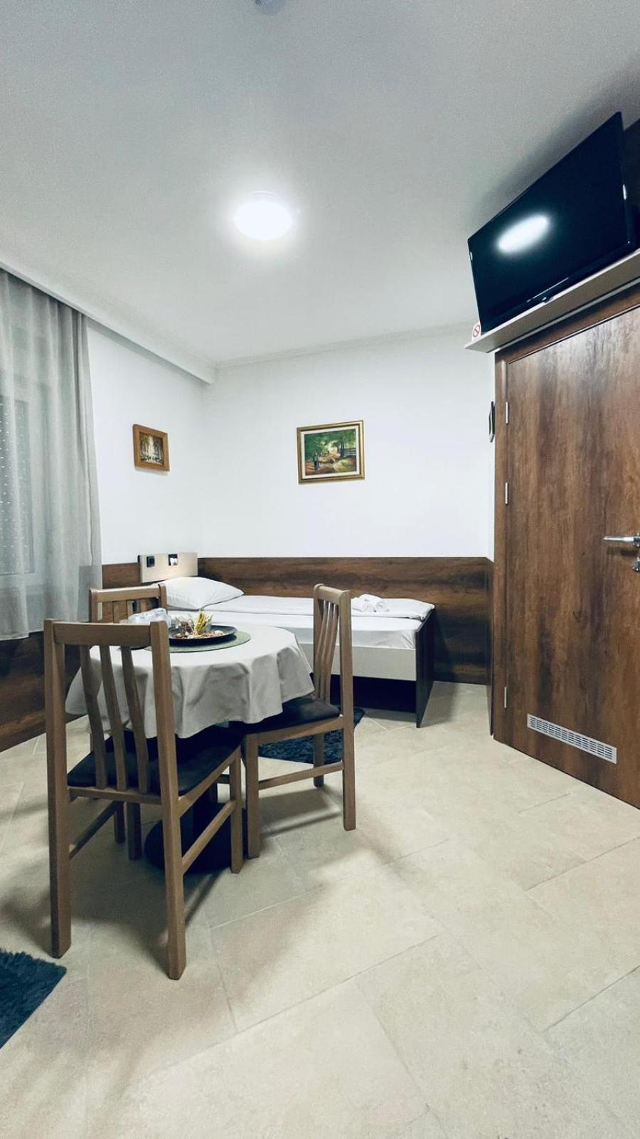 Kollar D Guest House - Prenociste Rooms Subotica Exteriér fotografie